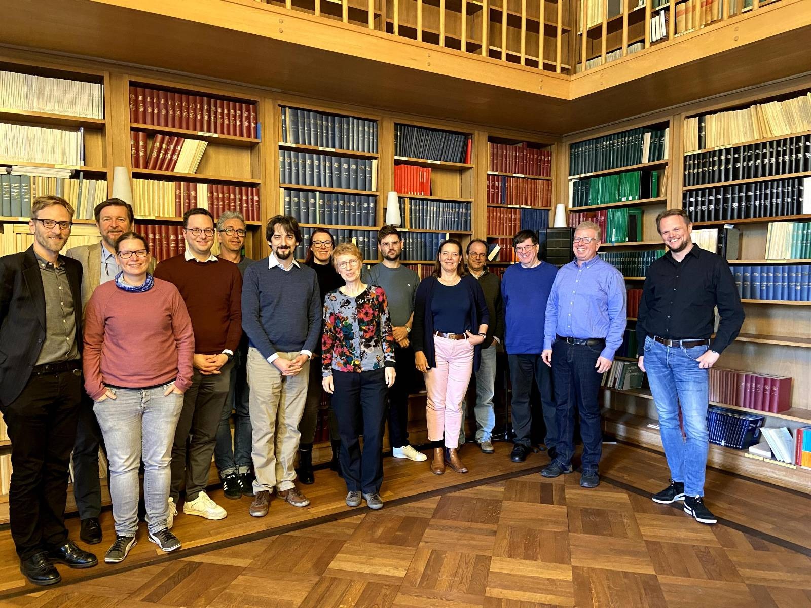 Gruppenbild: Stephan Kurz, Wladimir Fischer-Nebmaier, Nadine Arndt, Jochen Gaab, Matthias Reinert, Maximilian Schrott, Myriam Wehler, Cornelia Badack, Nils Heun, Barbara von Hindenburg, Oliver Braun, Anatol Schmied-Kowarzik, Sven Jüngerkes, Thorsten Schlauwitz (v.l.n.r.)